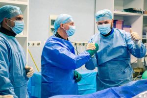 Stenoză mitrală severă tratată prin tehnica TMVR, în premieră națională, sub coordonarea Dr. Iulian Călin